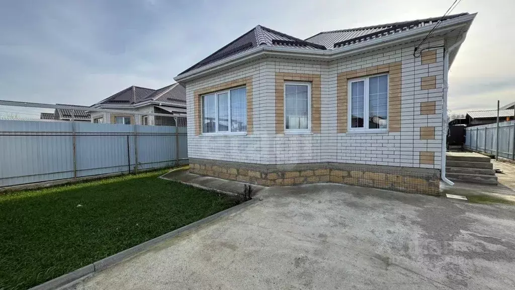 Дом в Ставропольский край, Михайловск Шпаковский район, ул. Бориса ... - Фото 1