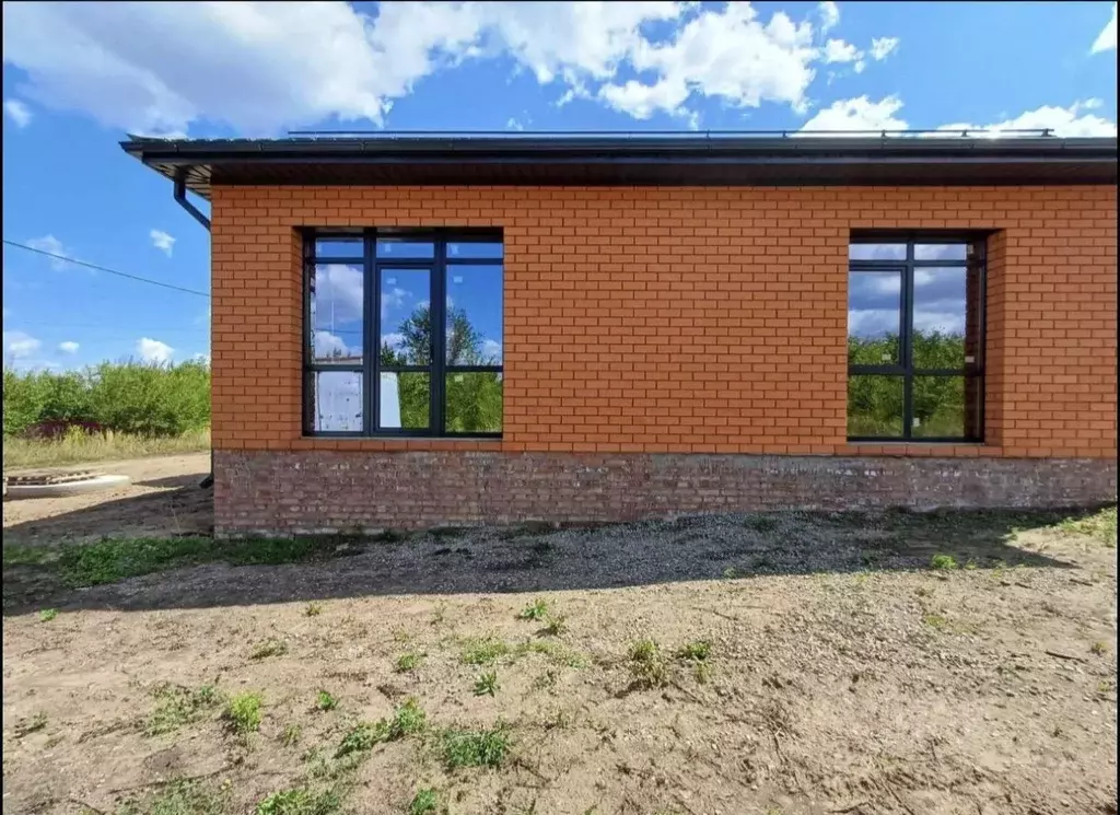 Дом в Саратовская область, Энгельсский район, Новопушкинское ... - Фото 0