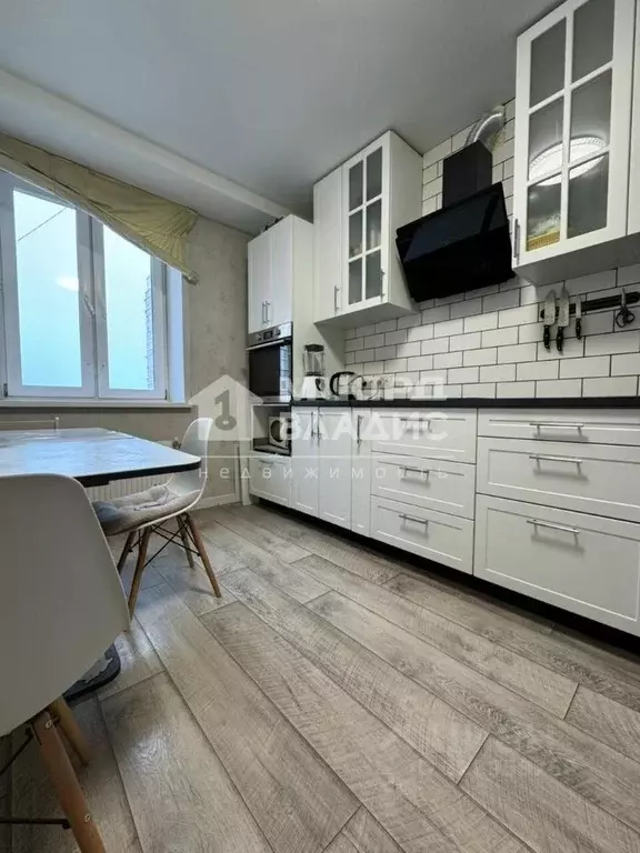 2-к кв. Омская область, Омск бул. Архитекторов, 1б (58.0 м) - Фото 1