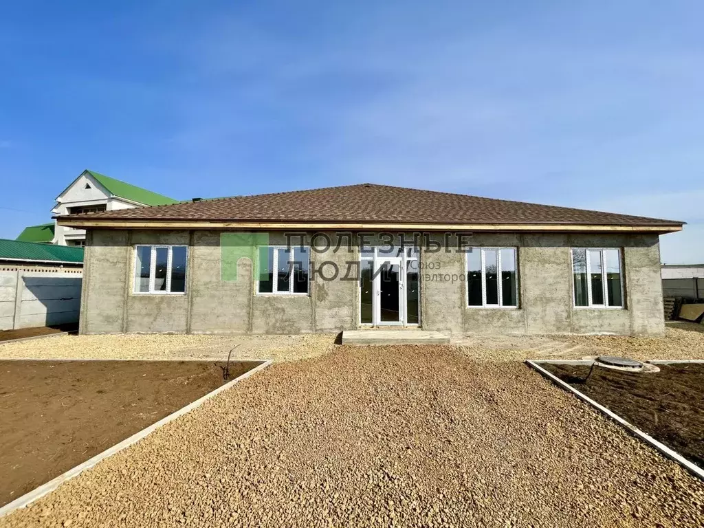 Дом в Крым, Евпатория городской округ, Заозерное пгт ул. Аллея Дружбы ... - Фото 1