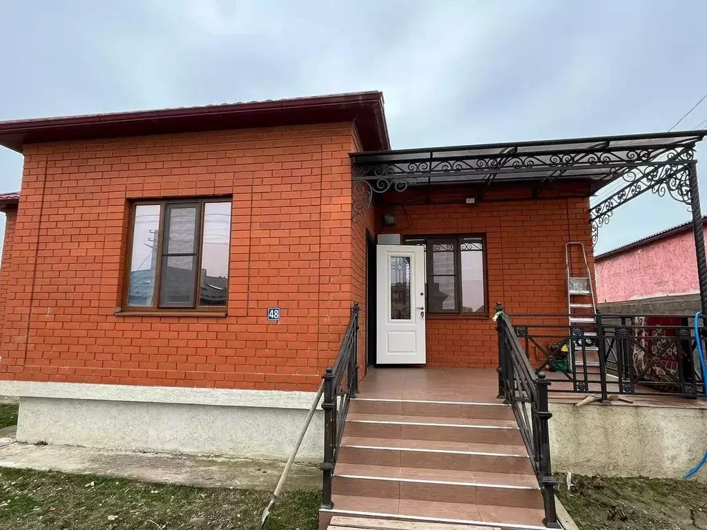 Дом в Дагестан, с. Новолакское ул. 5-я линия, 48 (100 м) - Фото 0