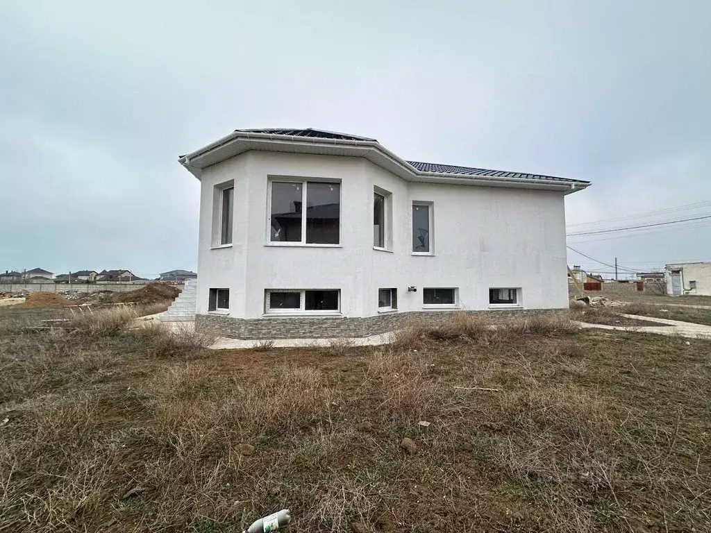 Дом в Крым, Евпатория городской округ, Заозерное пгт ул. Космическая, ... - Фото 1