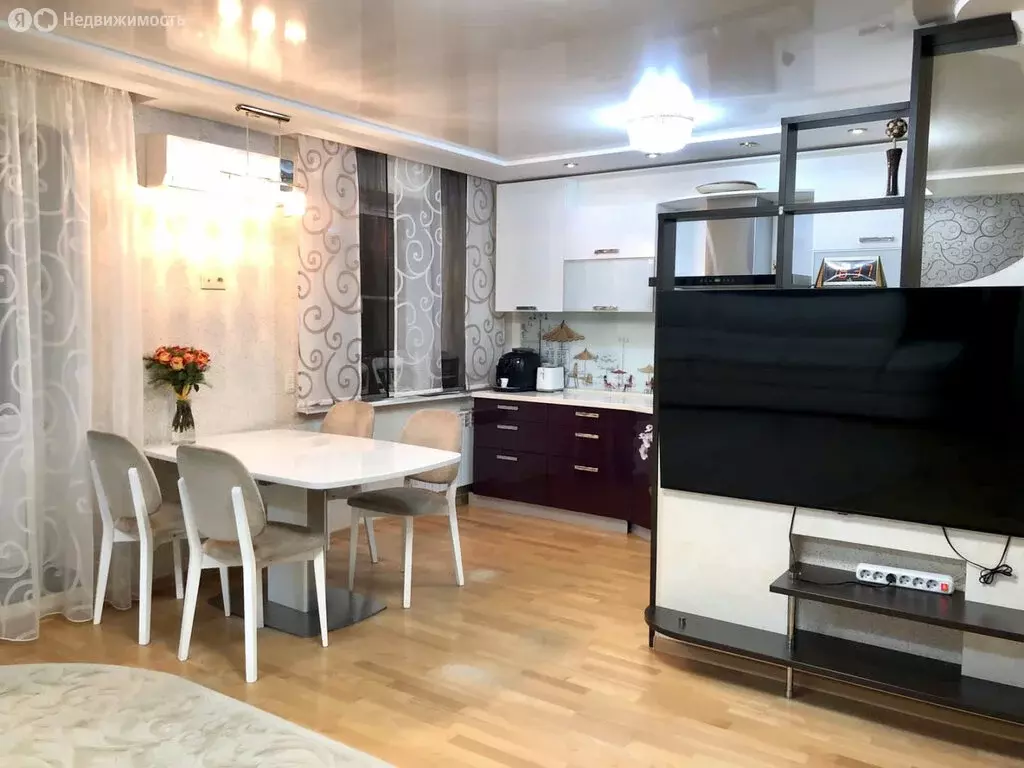 3-комнатная квартира: Киров, Казанская улица, 80 (82.9 м) - Фото 0