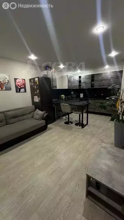 2-комнатная квартира: Тюмень, улица Вадима Бованенко, 3 (55 м) - Фото 2