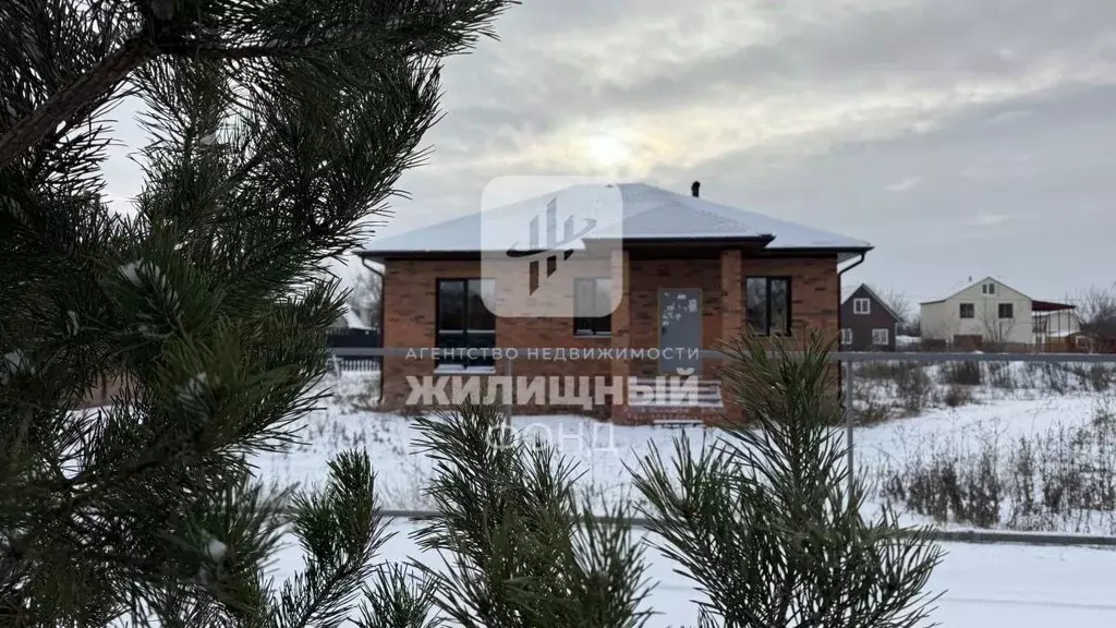 Дом в Саратовская область, Энгельсский район, Красноярское ... - Фото 1