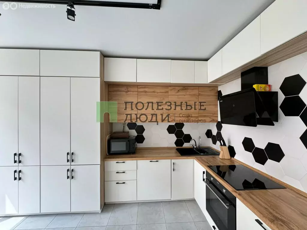 2-комнатная квартира: Астрахань, улица Латышева, 3 (73 м) - Фото 1