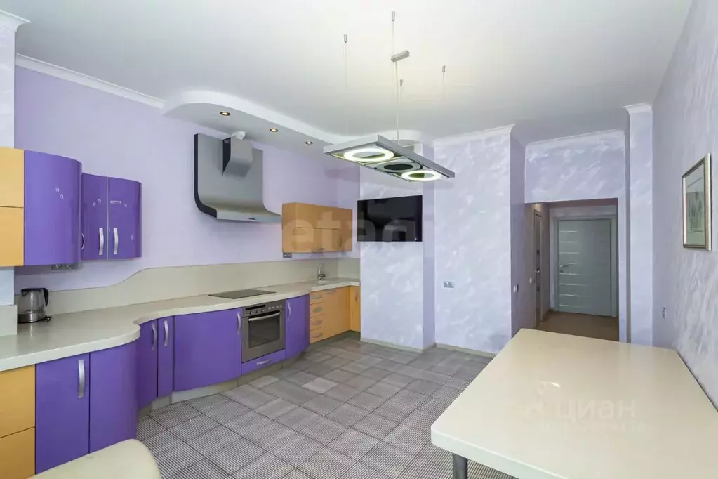 3-к кв. Новосибирская область, Новосибирск ул. Кирова, 25 (90.4 м) - Фото 0