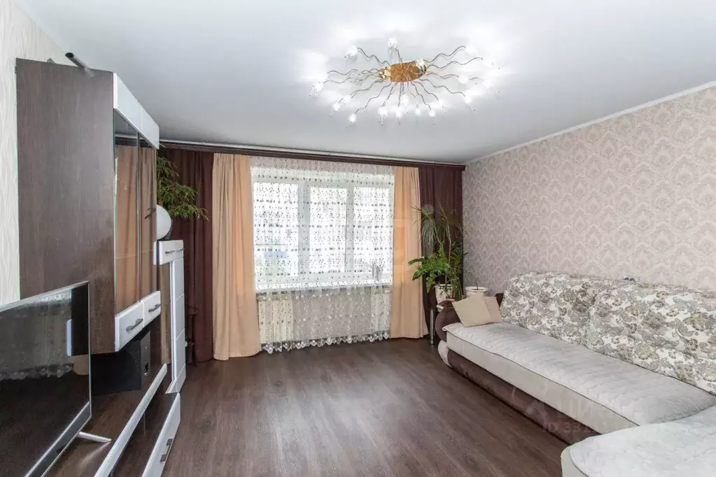 3-к кв. Тюменская область, Тобольск 10-й мкр, 34 (75.0 м) - Фото 1