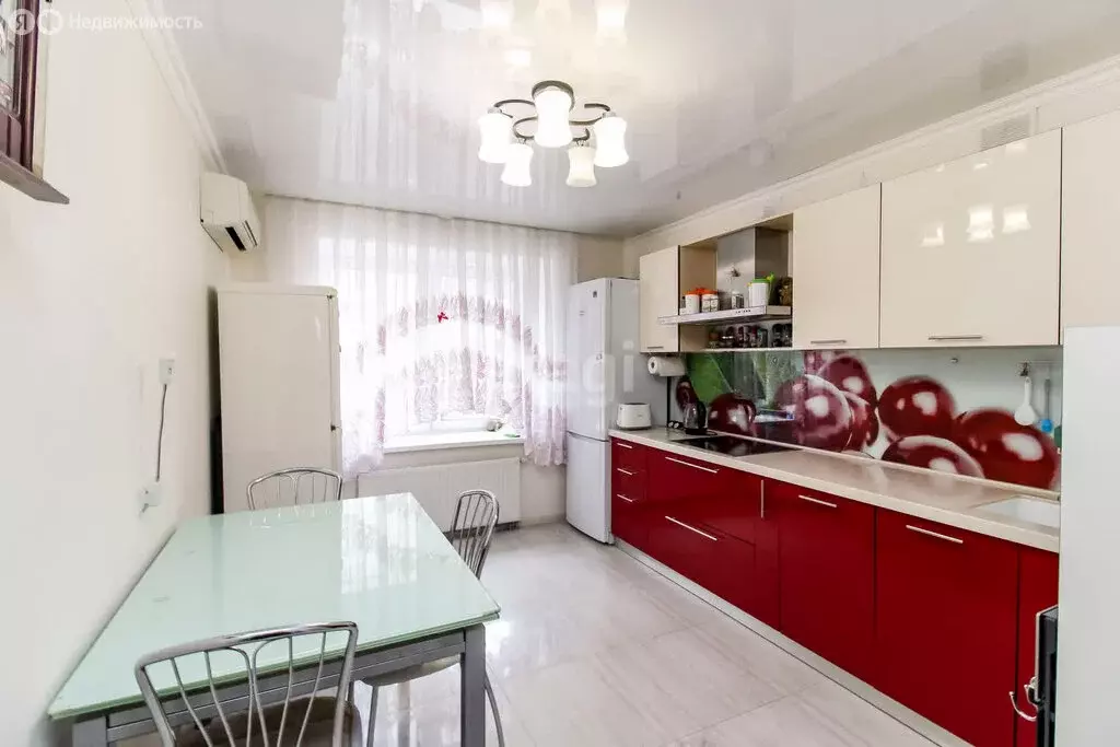 2-комнатная квартира: Тюмень, улица Ю.-Р.Г. Эрвье, 28к3 (61.4 м) - Фото 1