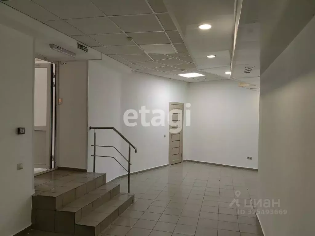 Помещение свободного назначения в Тюменская область, Тюмень ул. ... - Фото 1