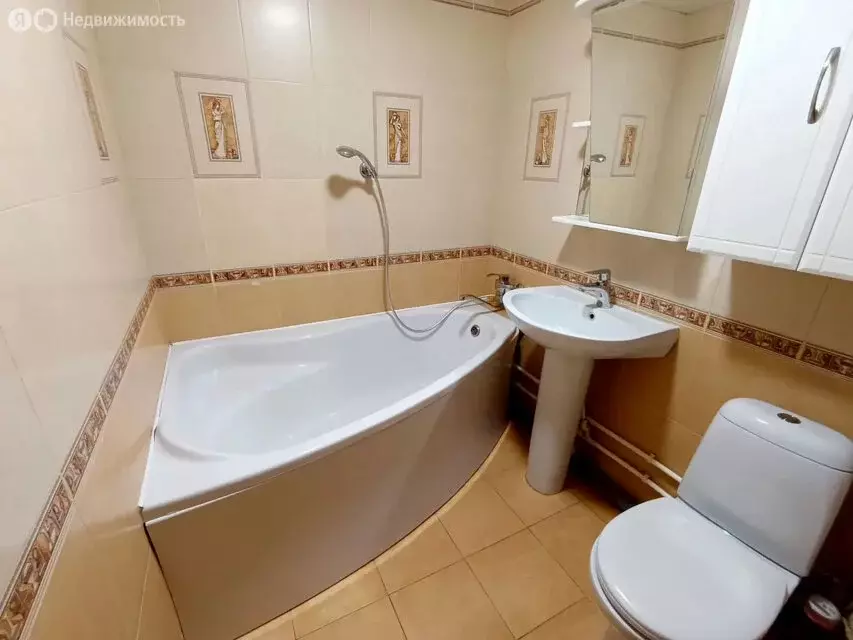 3-комнатная квартира: Таганрог, улица Сергея Шило, 202 (74 м) - Фото 0