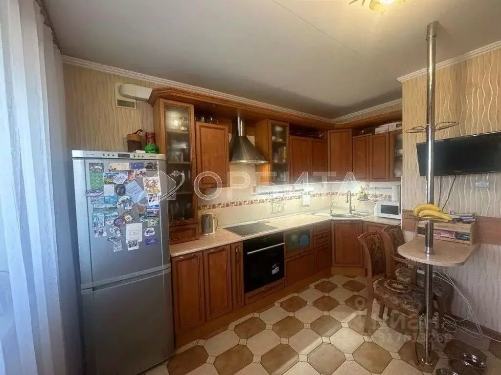 2-к кв. Тюменская область, Тюмень Молодежная ул., 28 (68.9 м) - Фото 0