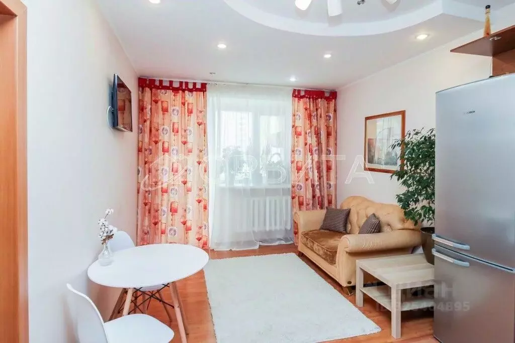 1-к кв. Тюменская область, Тюмень ул. Александра Матросова, 1к2 (52.9 ... - Фото 1