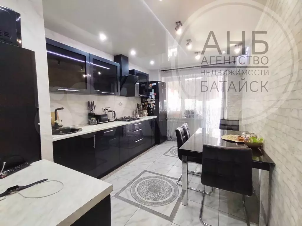 3-к. квартира, 80 м, 4/10 эт. - Фото 0