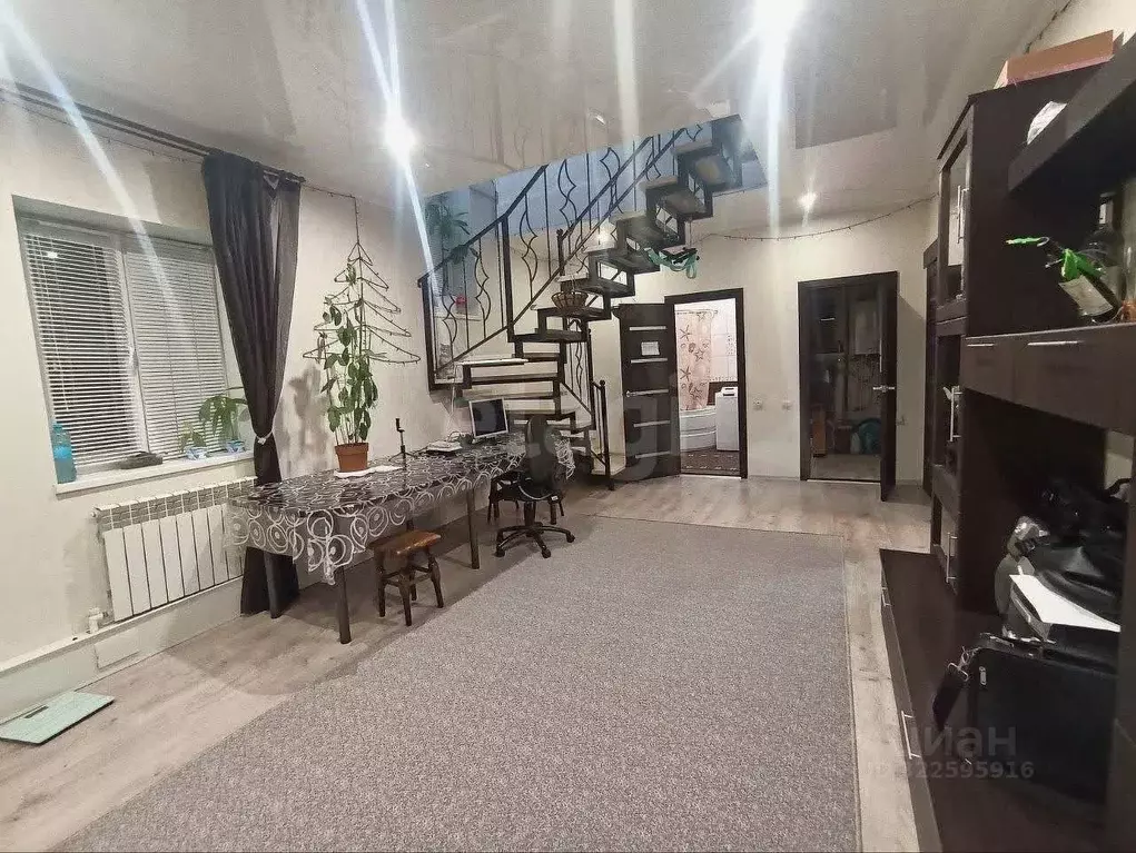 Дом в Астраханская область, Астрахань ул. Космонавта Комарова, 118 ... - Фото 1