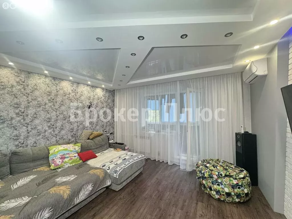 4-комнатная квартира: Абакан, улица Некрасова, 24А (77 м) - Фото 0