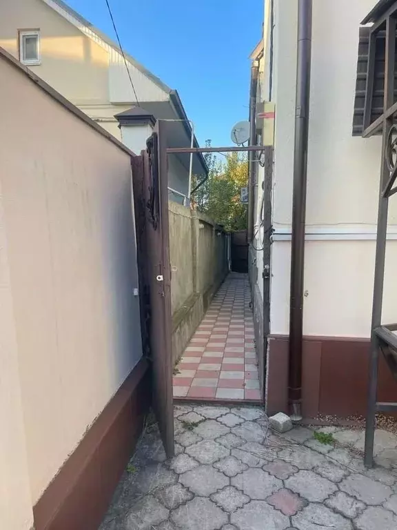 Дом в Кабардино-Балкария, Нальчик Дагестанская ул., 27 (700 м) - Фото 2