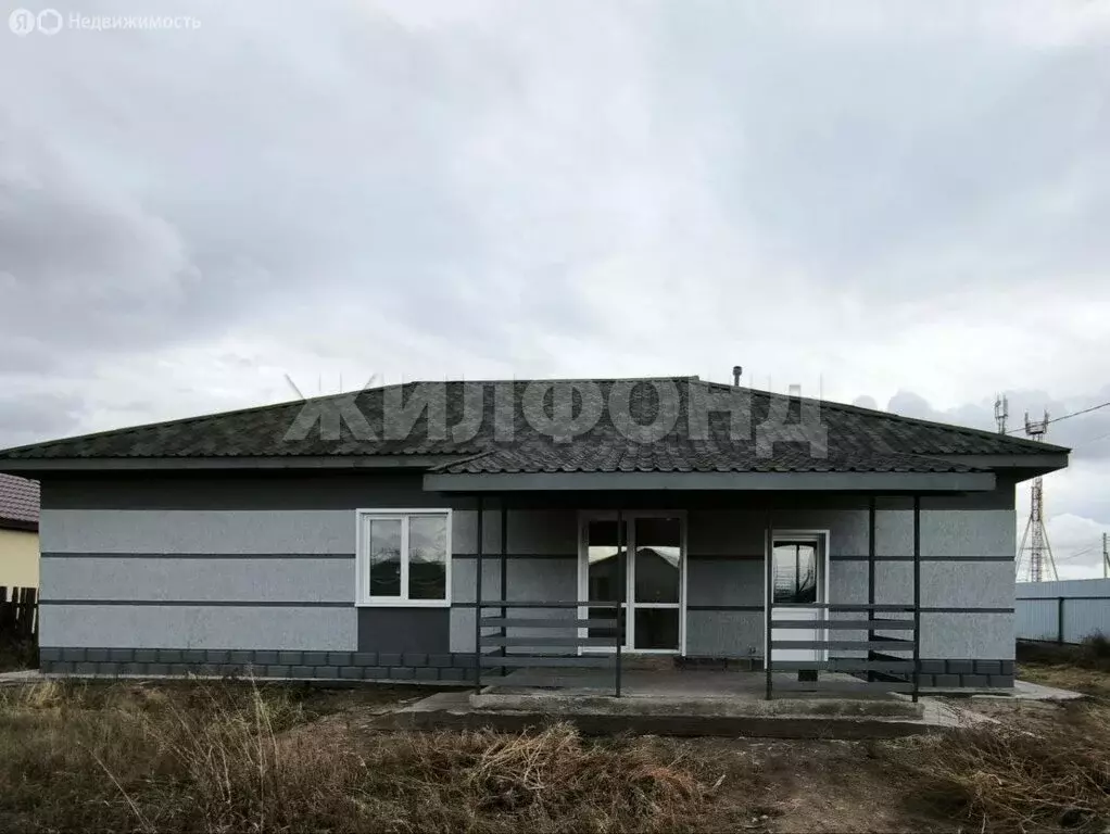 Дом в Усть-Абаканский район, посёлок Тепличный, Зелёная улица (150 м) - Фото 2