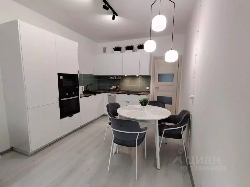 2-к кв. Санкт-Петербург ул. Верхне-Каменская, 9к1 (53.0 м) - Фото 0