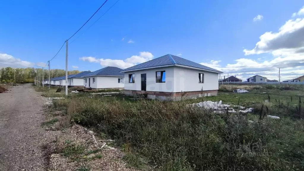 Дом в Башкортостан, Стерлитамакский район, Казадаевский сельсовет, с. ... - Фото 1