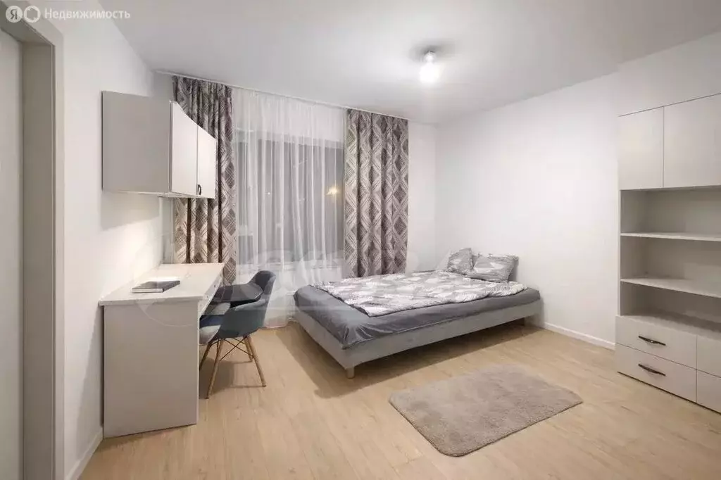 3-комнатная квартира: Тюмень, улица Молодогвардейцев, 5к1 (84 м) - Фото 0