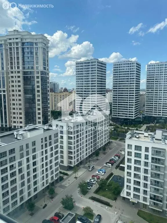 3-комнатная квартира: Новосибирск, улица Немировича-Данченко, 148/1 ... - Фото 0