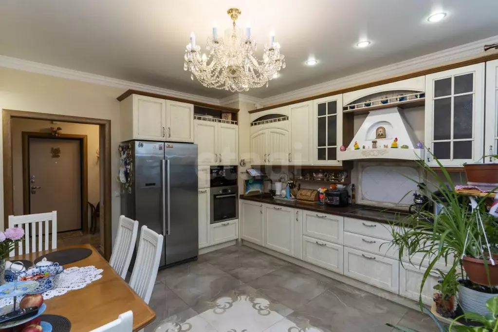 3-к кв. Тюменская область, Тюмень ул. Федюнинского, 30к4 (91.5 м) - Фото 1