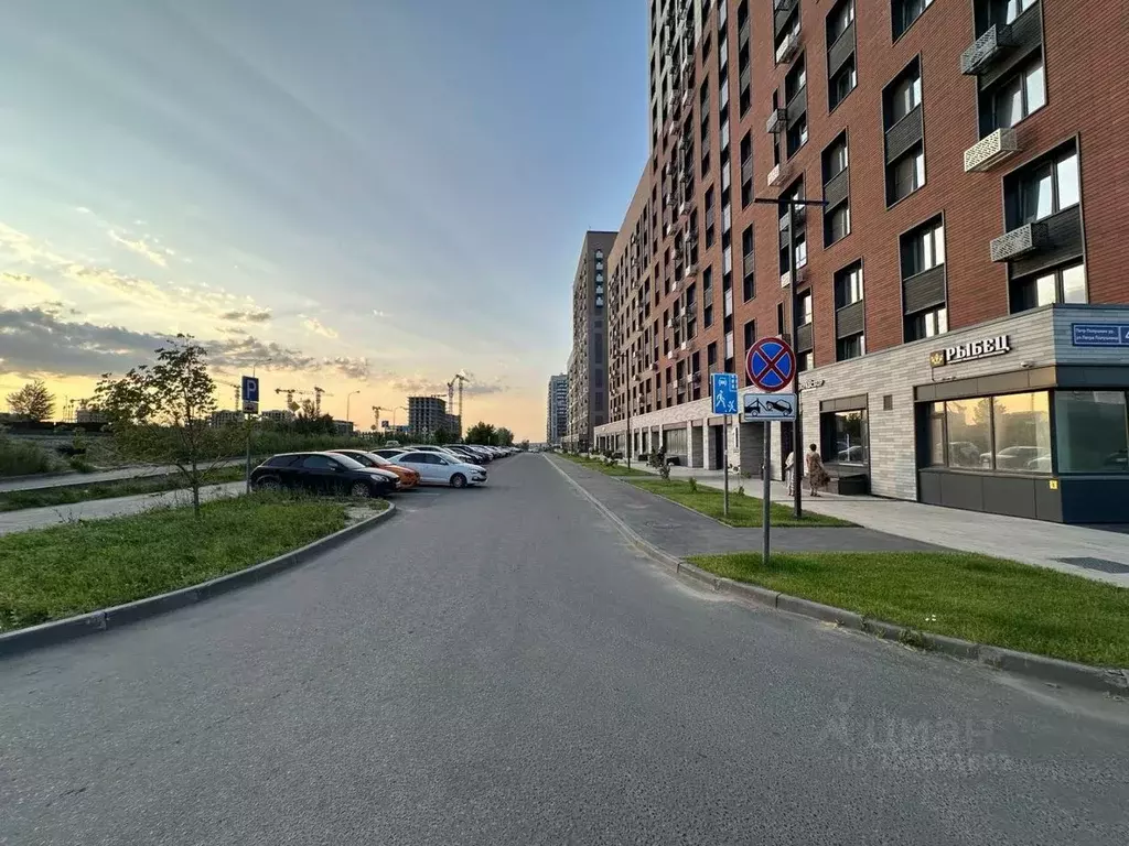 Помещение свободного назначения в Татарстан, Казань ул. Петра ... - Фото 1