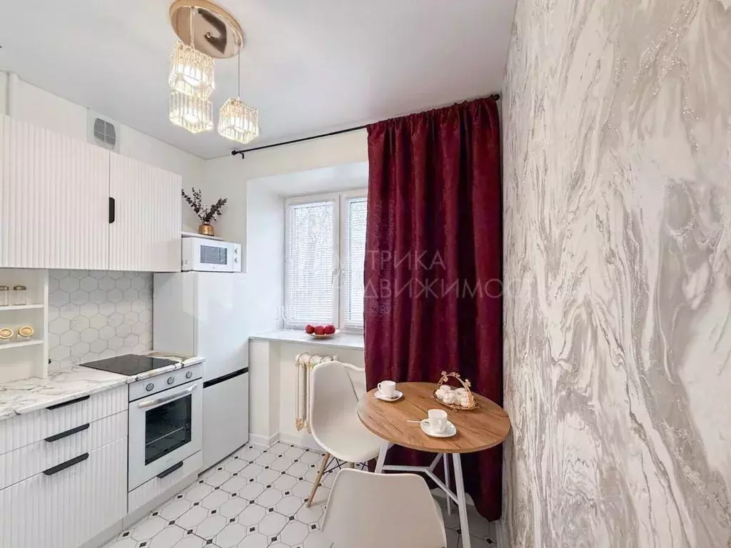 2-к кв. Тюменская область, Тюмень ул. Мельникайте, 103 (42.5 м) - Фото 1