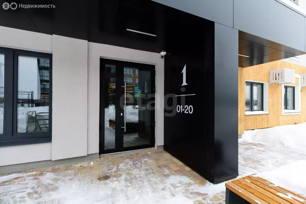 2-комнатная квартира: Тюмень, улица Игоря Комиссарова, 6 (64.8 м) - Фото 2