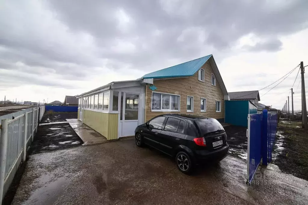 Дом в Башкортостан, Стерлитамакский район, Казадаевский сельсовет, с. ... - Фото 1