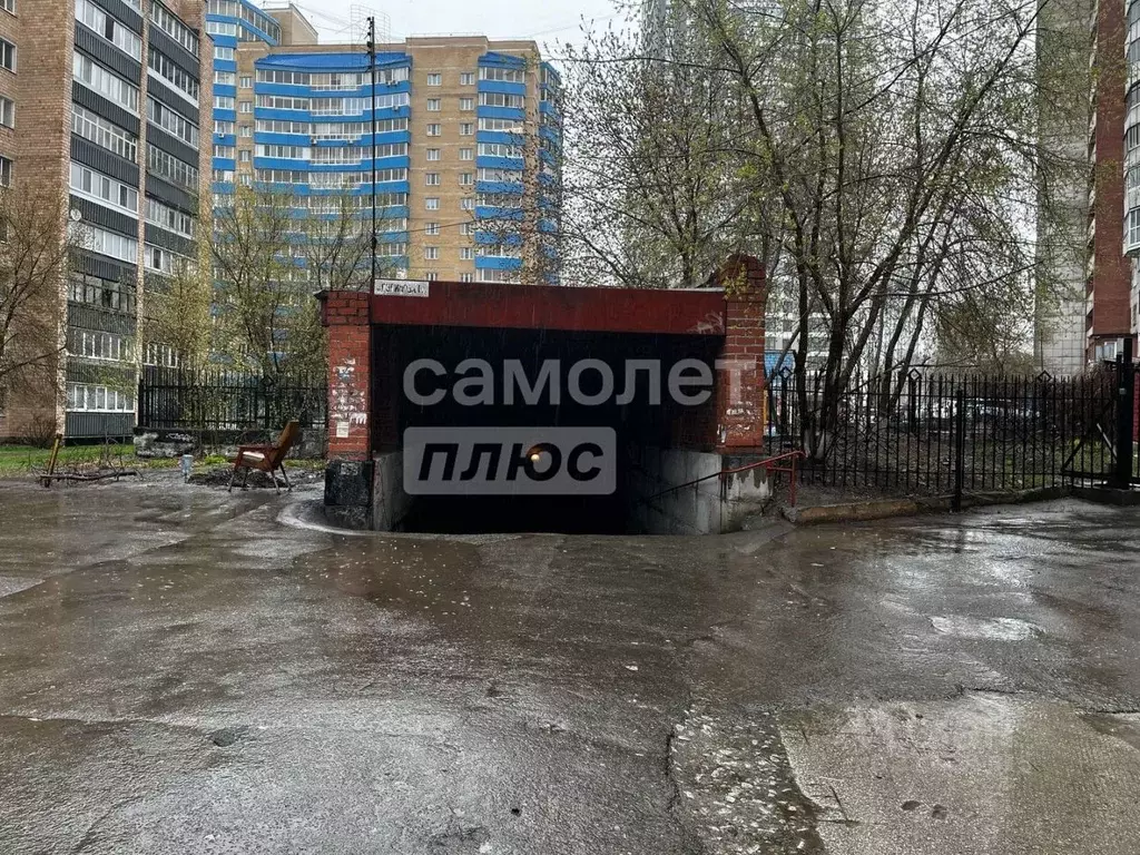 Гараж в Свердловская область, Екатеринбург ул. Сулимова, 6Б (15 м) - Фото 1
