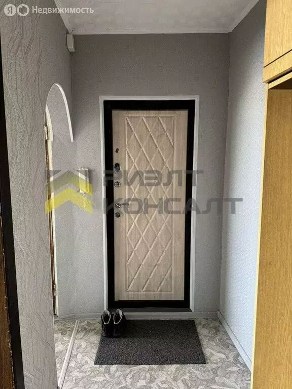 2-комнатная квартира: Омск, улица Конева, 28 (55 м) - Фото 0