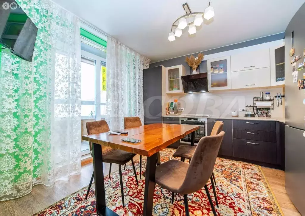 2-комнатная квартира: Тюмень, улица Червишевский Тракт, 45к3 (56.7 м) - Фото 1