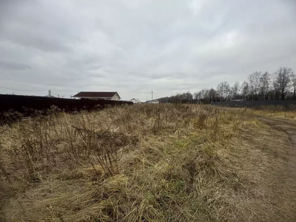 Участок в Московская область, Серпухов городской округ, д. Ивановское  ... - Фото 0