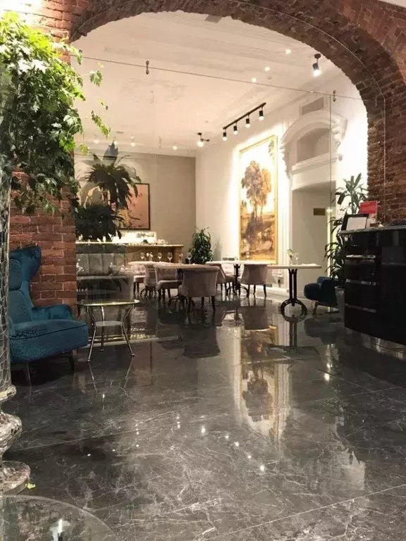 Торговая площадь в Санкт-Петербург Большая Конюшенная ул., 12 (142 м) - Фото 1