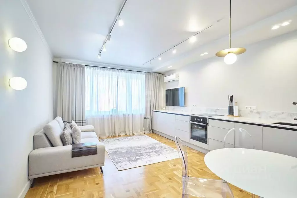 2-к кв. Тюменская область, Тюмень ул. Максима Горького, 55 (67.0 м) - Фото 1