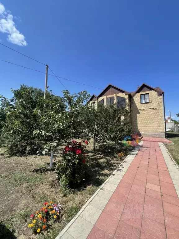 Дом в Калмыкия, Элиста ул. Бимбаева, 23 (357 м) - Фото 1