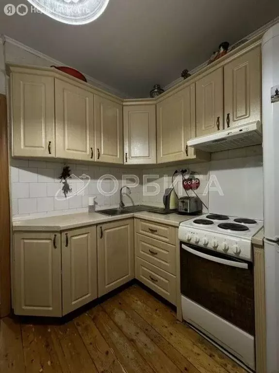 3-комнатная квартира: Тюмень, улица 50 лет Октября, 44 (51 м) - Фото 1