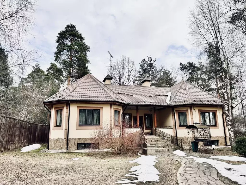 Дом в Московская область, Люберцы городской округ, Малаховка пгт ул. ... - Фото 1