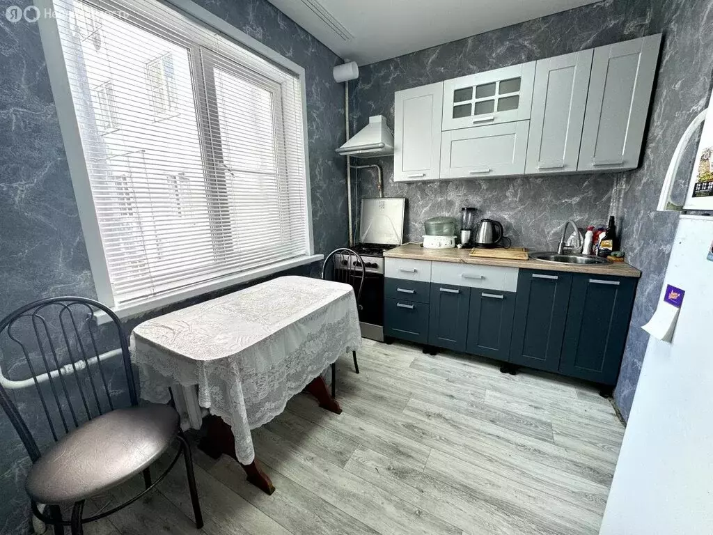 3-комнатная квартира: Курск, улица 50 лет Октября, 110 (57.9 м) - Фото 1