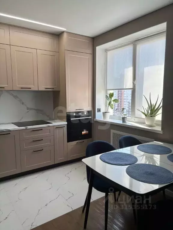 3-к кв. Оренбургская область, Оренбург ул. Автомобилистов, 15 (66.0 м) - Фото 1