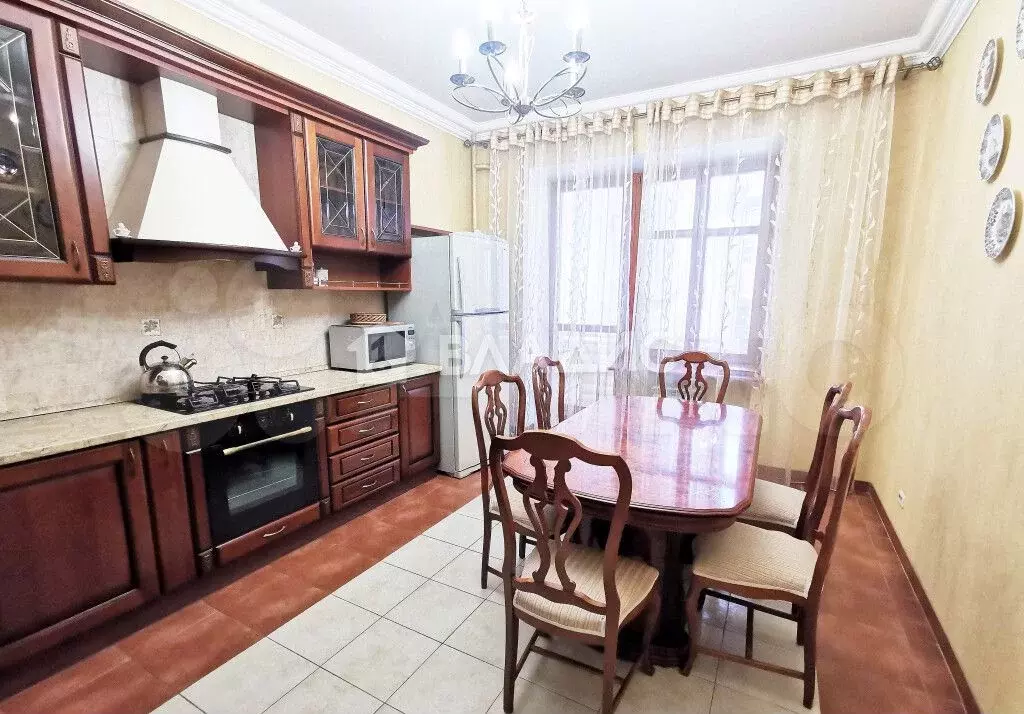 3-к. квартира, 130 м, 1/3 эт. - Фото 1