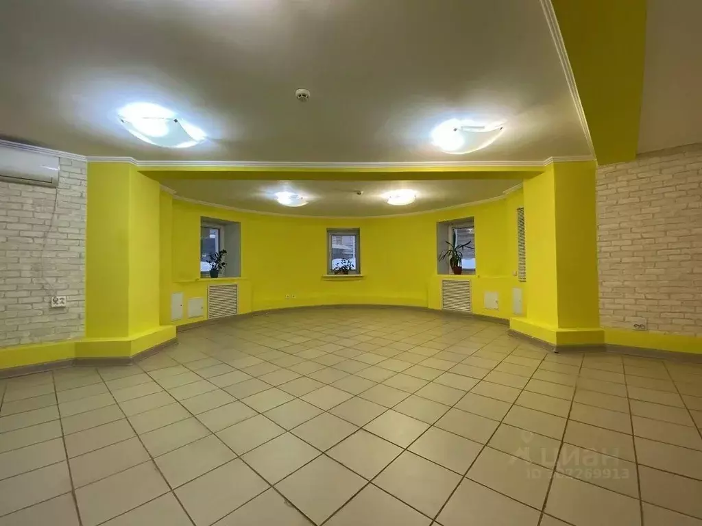 Помещение свободного назначения в Ульяновская область, Ульяновск пер. ... - Фото 1