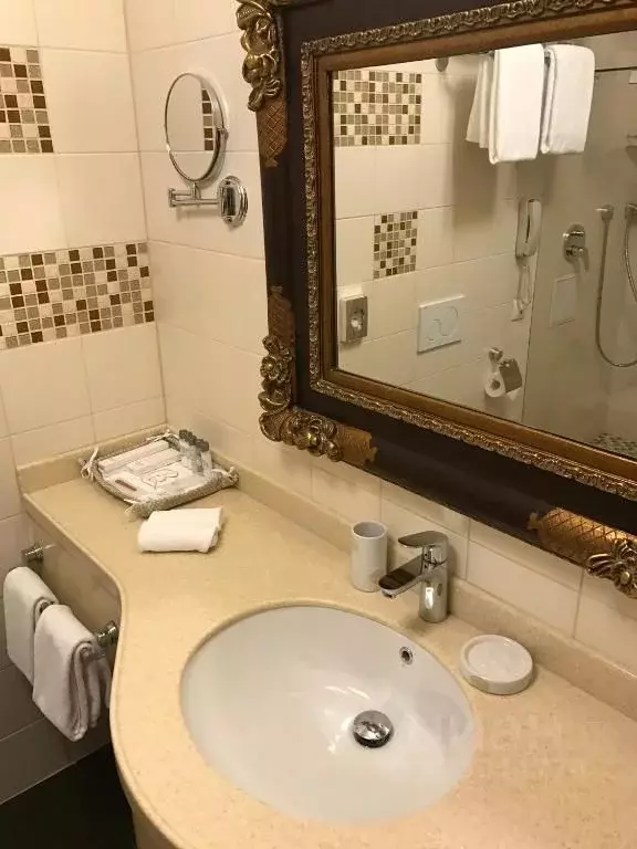 Комната Свердловская область, Екатеринбург ул. Малышева, 51 (23.0 м) - Фото 2