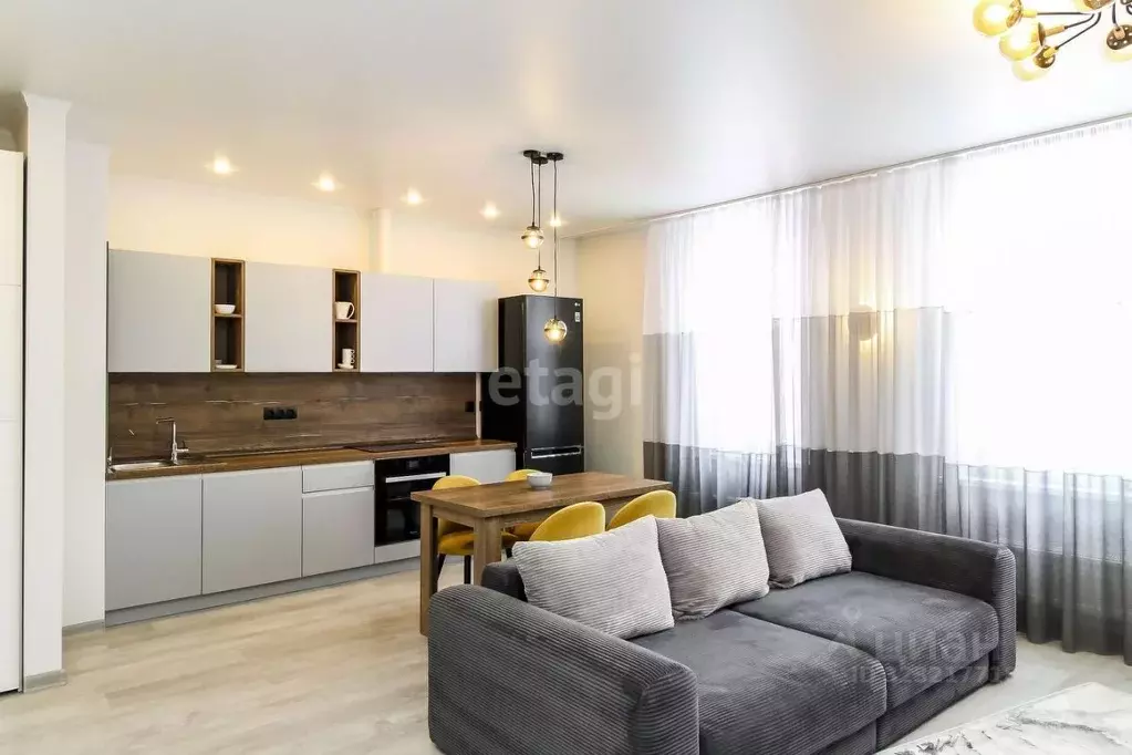 2-к кв. Тюменская область, Тюмень ул. Муравленко, 11 (71.0 м) - Фото 1