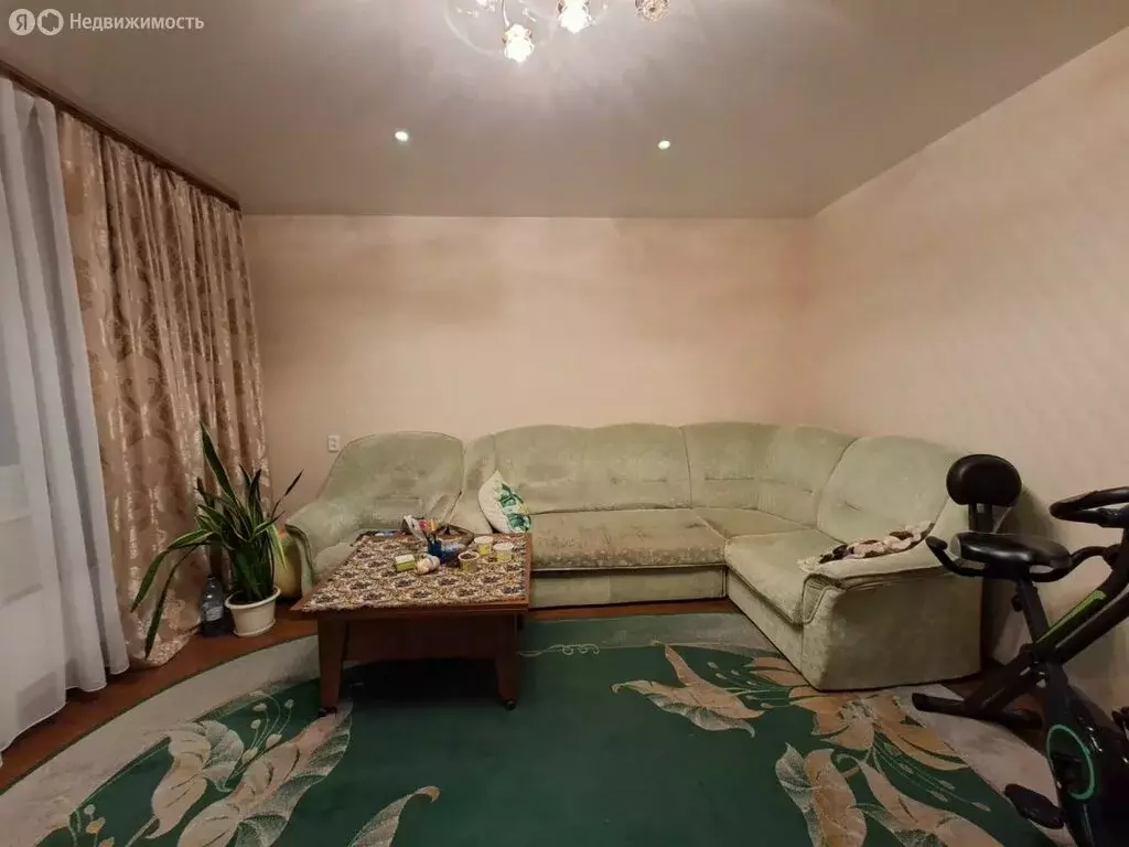 3-комнатная квартира: Междуреченск, проспект 50 лет Комсомола, 65 (66 ... - Фото 2