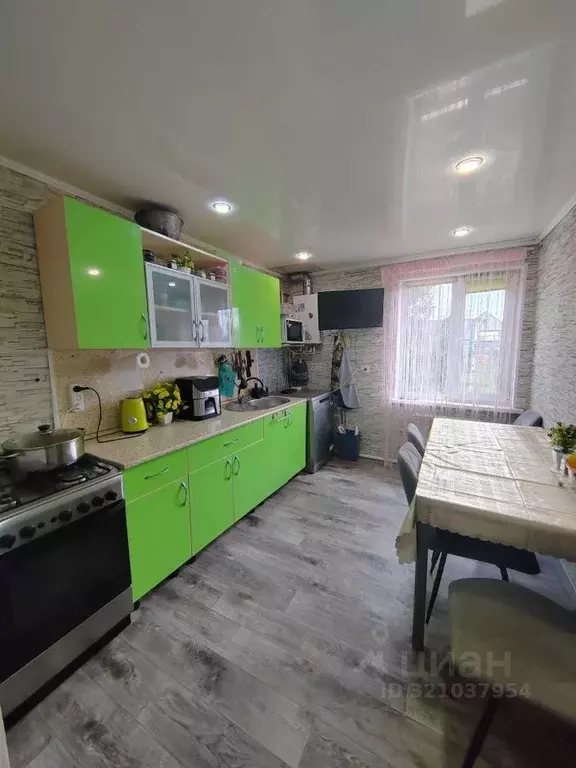 Дом в Оренбургская область, Бузулукский район, Красногвардейский ... - Фото 1