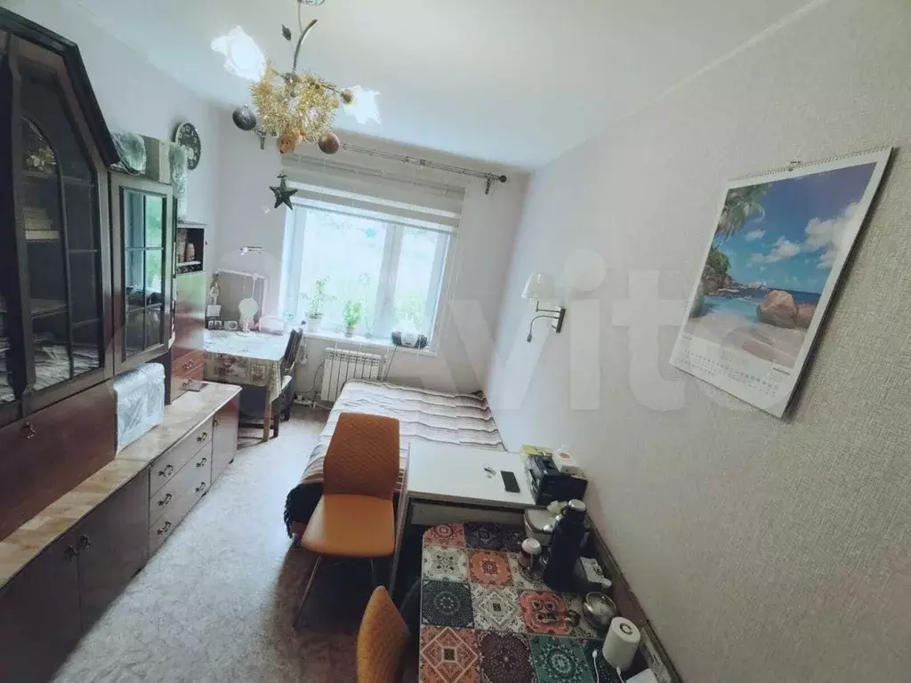 Комната 13,9 м в 3-к., 1/3 эт. - Фото 1