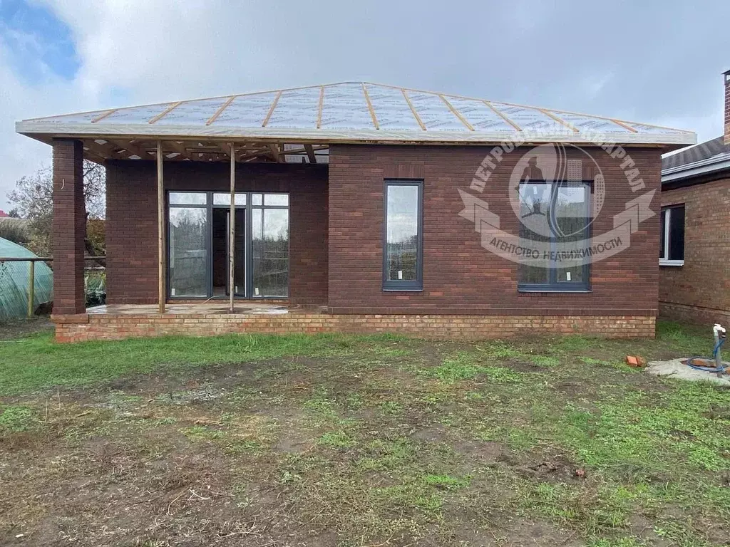 Дом в Ростовская область, Неклиновский район, с. Новобессергеневка ... - Фото 1